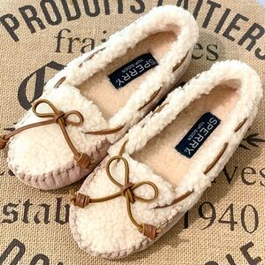 BNWOT Sperry Women's Reina 1-Eye Leather Sherpa Furry Slip on Slipper US6